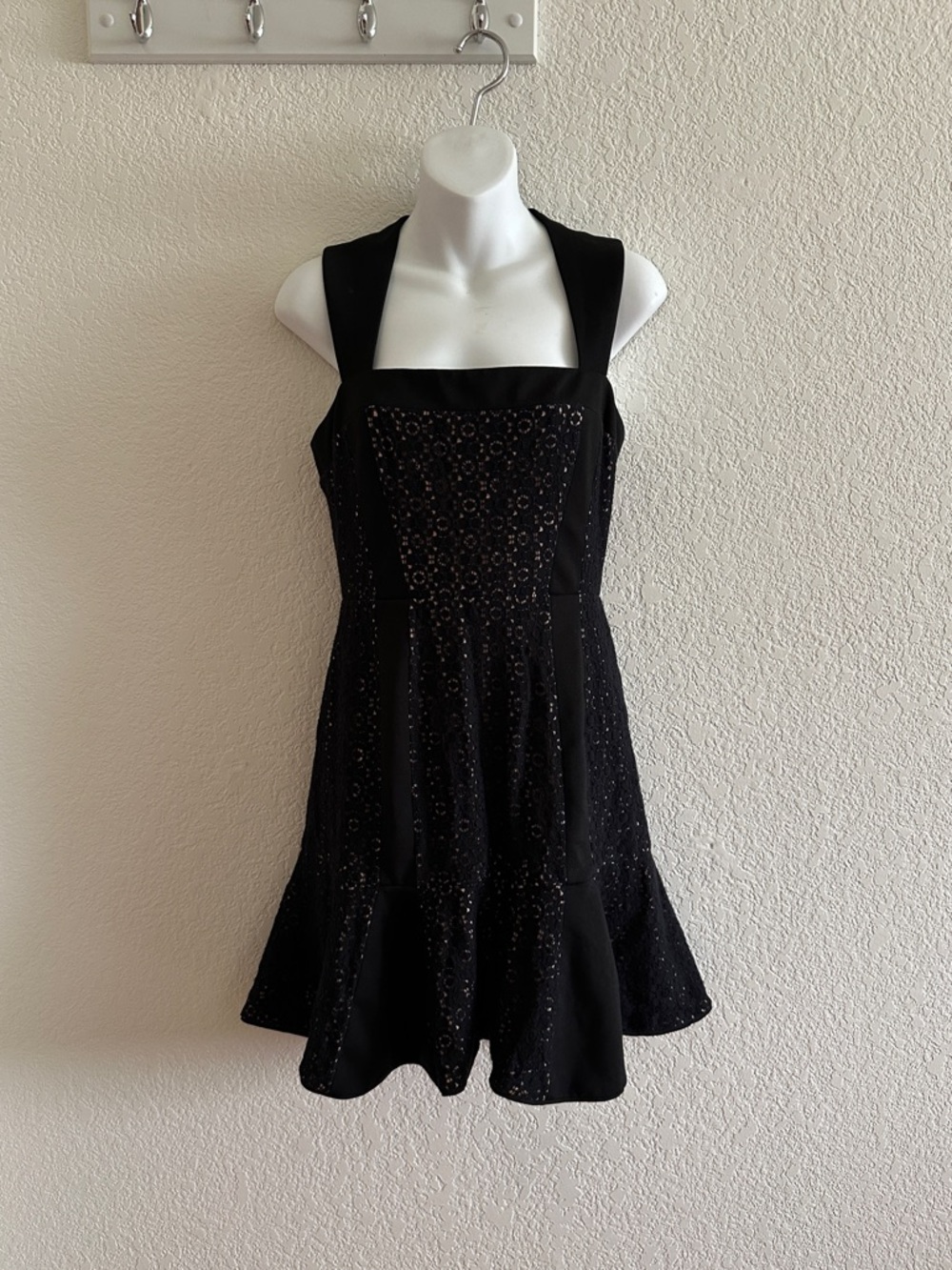 BCBGMaxAzria Womens Black Nude Neutral Floral Lace Embellished Mini Dress Size 6